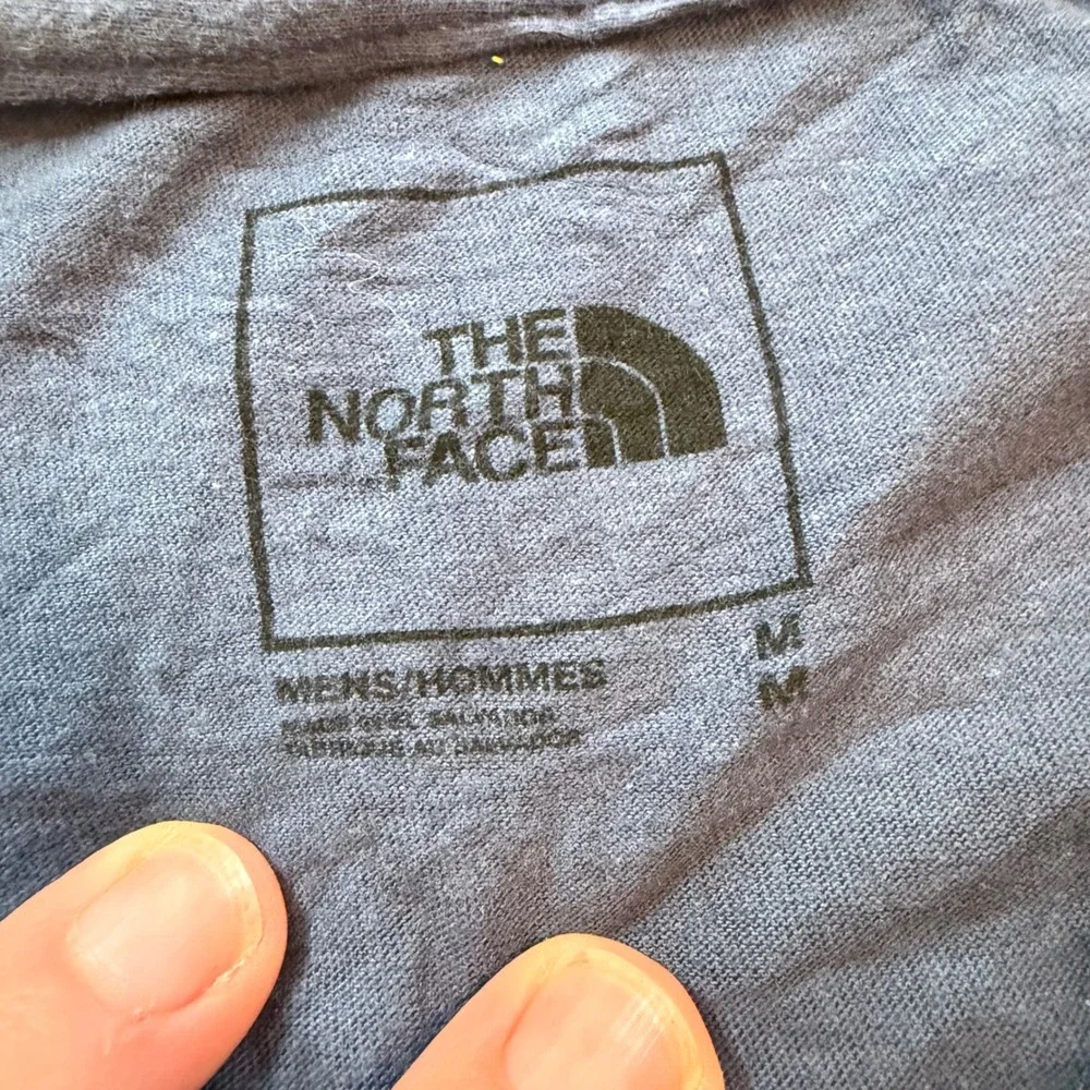 The North Face Mens Navy Blue Box Logo Graphic Long Sleeve Tee Shirt Medium
